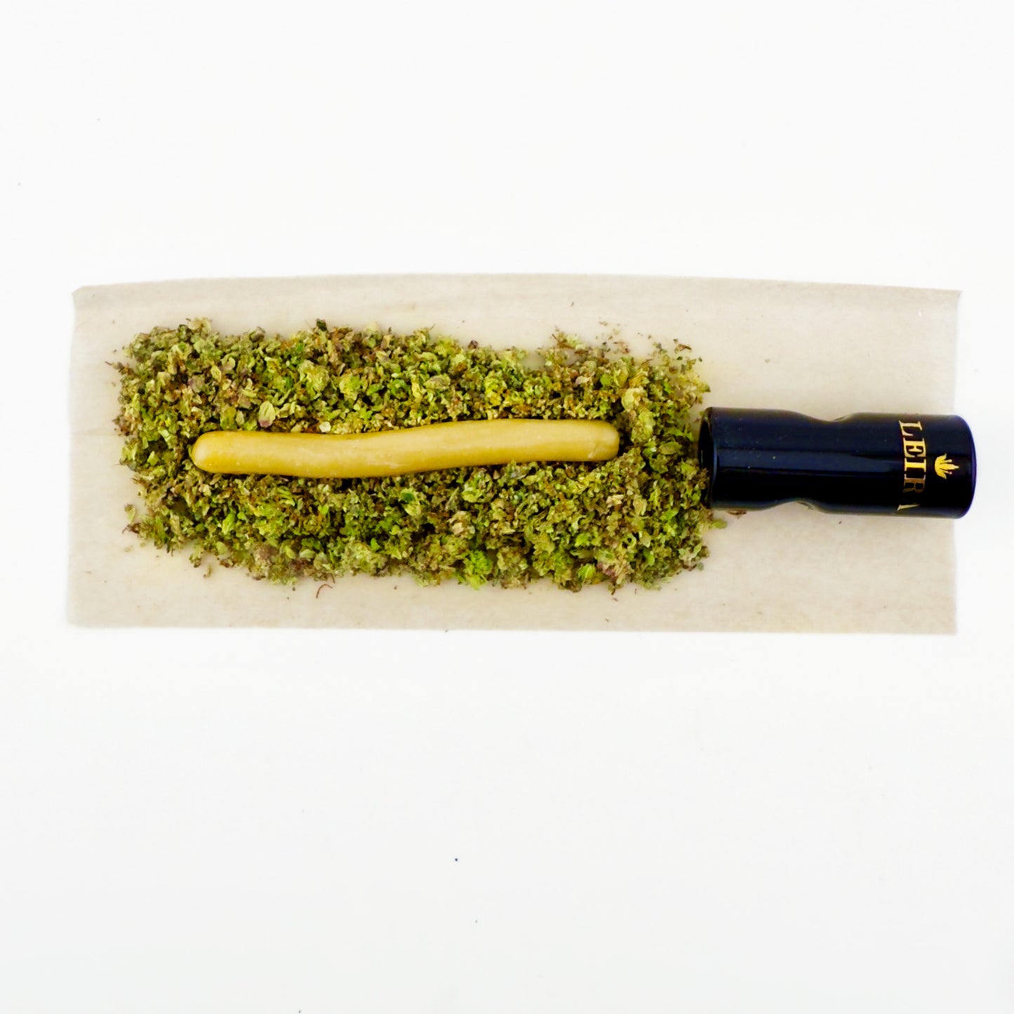 Leira premium 1.5g of organic flower and 0.5g of rosin with a glass tip.